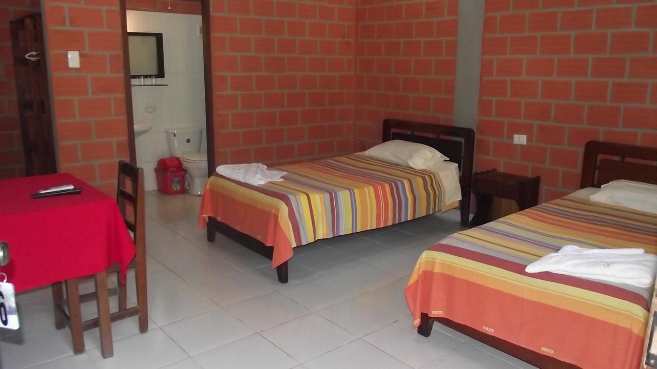 Hotel Ambaibo 루레나바케 외부 사진