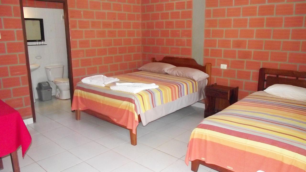 Hotel Ambaibo 루레나바케 외부 사진